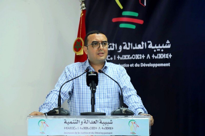 أمكراز: صدارة الانتخابات تنتظر “العدالة والتنمية” .. وأحزاب “تبتزّ” المغاربة