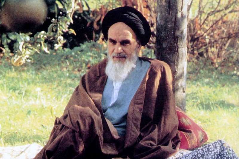 إمارة المؤمنين وآية الله .. علماء المغرب يُطالبون الخميني بالتوبة من الكفر