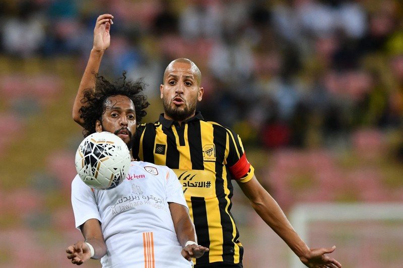 اتحاد جدة يجدد عقد الأحمدي لموسم إضافي