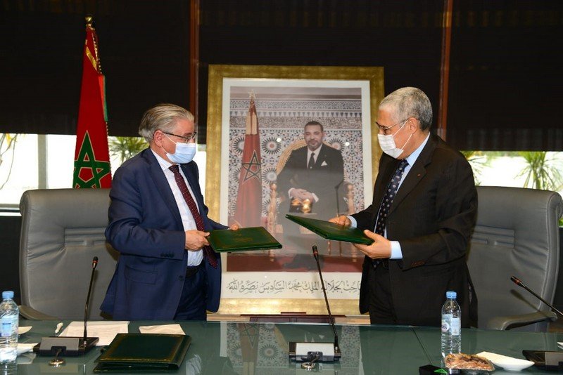 “التجاري وفا بنك” يبرم اتفاقية شراكة مع “الأمانة”