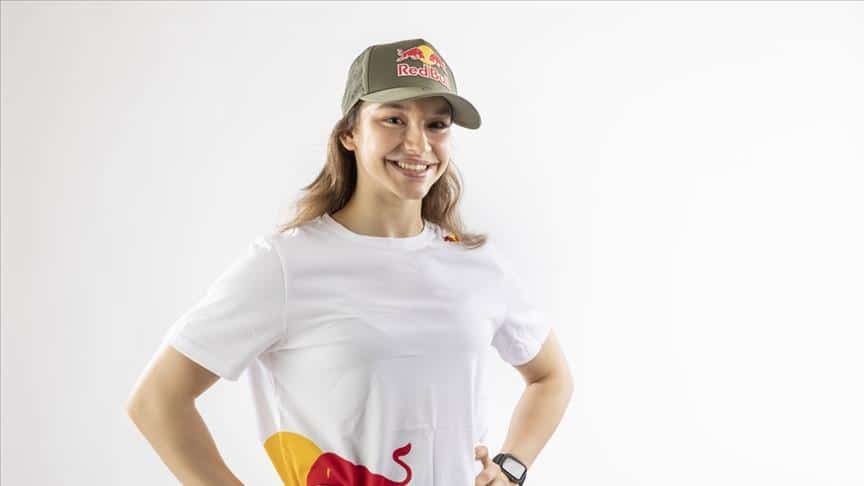 التركية “أونباشي” تحرز بطولة العالم للجمباز أيروبيكس