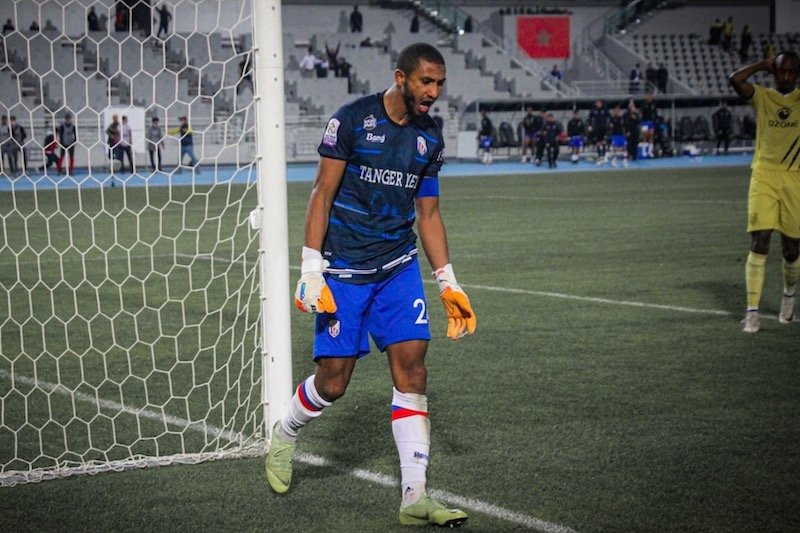 الحسناوي يتقمص دور البطل في ثوب حارس المرمى