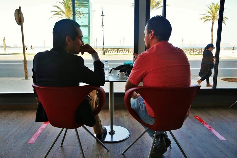 الحكومة تسمح للمطاعم والمقاهي بالعمل إلى 11 ليلا بعد رمضان