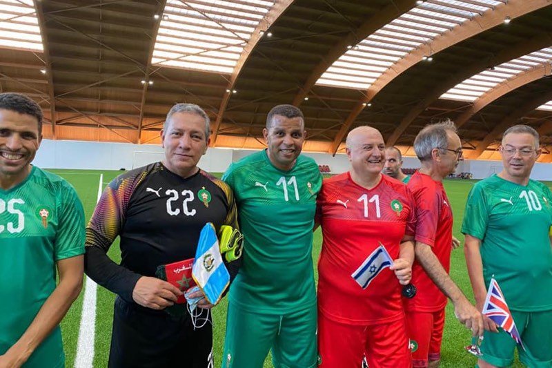 السفير الإسرائيلي يشارك في مباراة بالمعمورة