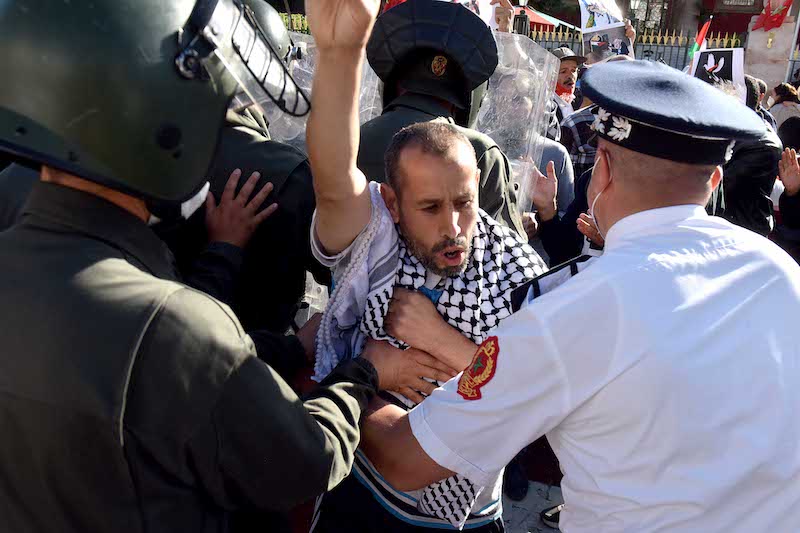 القوات العمومية تفرق وقفة الجبهة المغربية لدعم فلسطين أمام مقر البرلمان