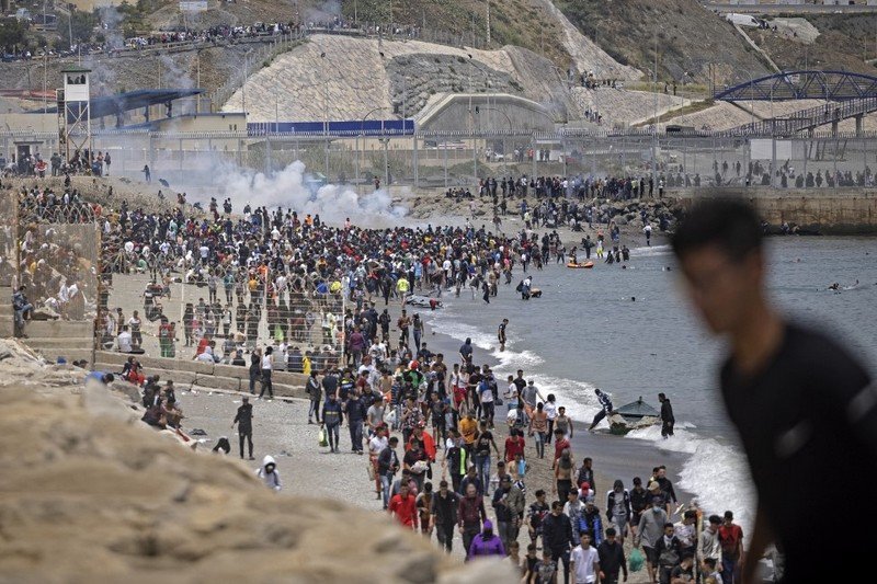 اليمين الشعبوي يستغل “أحداث سبتة المحتلة” في السوق الانتخابية الإسبانية