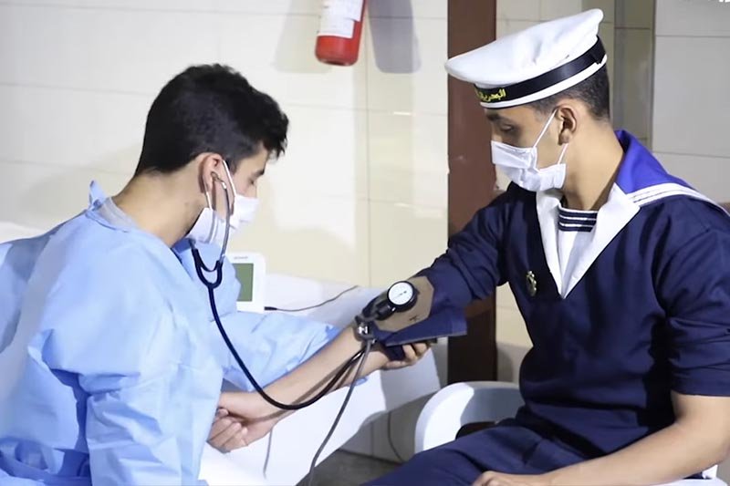 تبرع أفراد البحرية الملكية بالدم