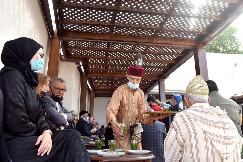 تقليص “ساعات الإغلاق” ينعش معاملات المقاهي