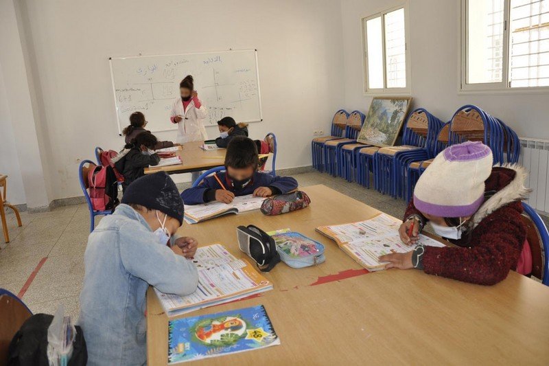 تكاليف التعليم والصحة تنهك ميزانيات أسر الطبقة الوسطى في المغرب