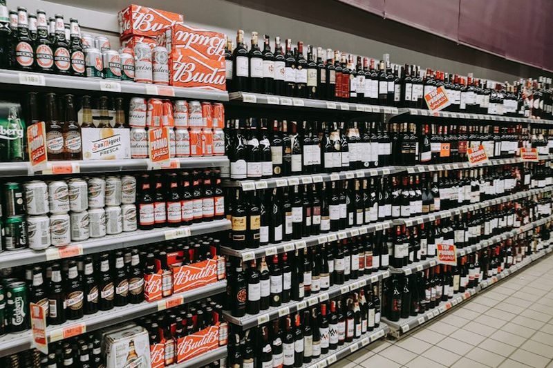 جائحة كورونا تخفض رواج المشروبات الكحولية