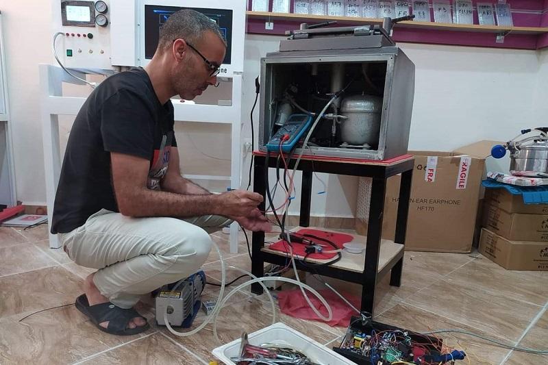 حسن بونا .. مخترع مغربي يعتلي منصة الابتكار