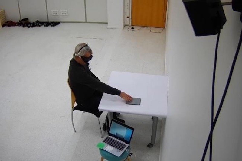 رصيف الصحافة: كفيف يستعيد نظره جزئياً بتقنية علم البصريات الوراثي