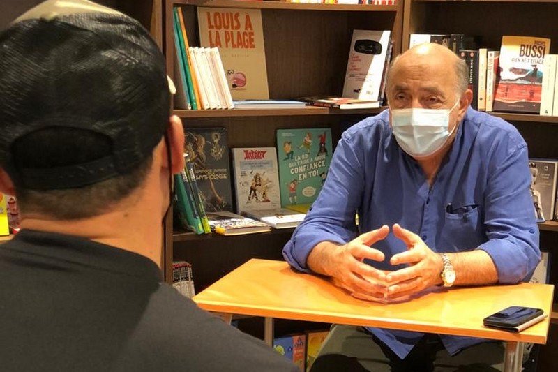 سينويه: “جزيرة المغرب” عمل تاريخي .. وهذه قصة “صقر” الشيخ زايد