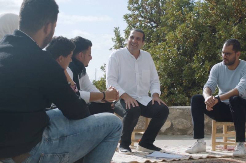 عمرو خالد: هذه عجائب وأسرار العفو والغفران في ليلة القدر المباركة