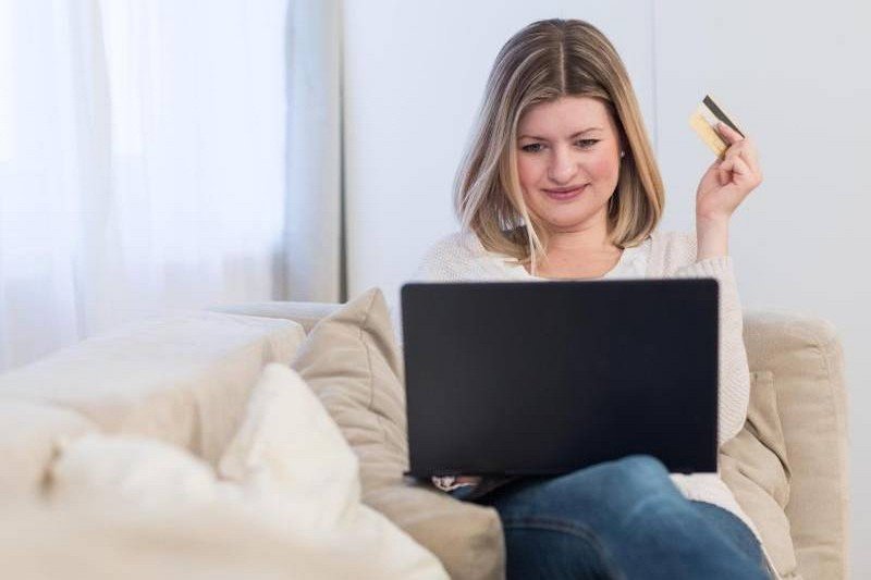 قبل الشراء من المتاجر الإلكترونية .. تحقق من بيانات النشر!