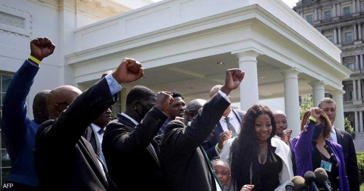 ماذا طلبت عائلة فلويد من بايدن خلال استقبالها بالبيت الأبيض؟