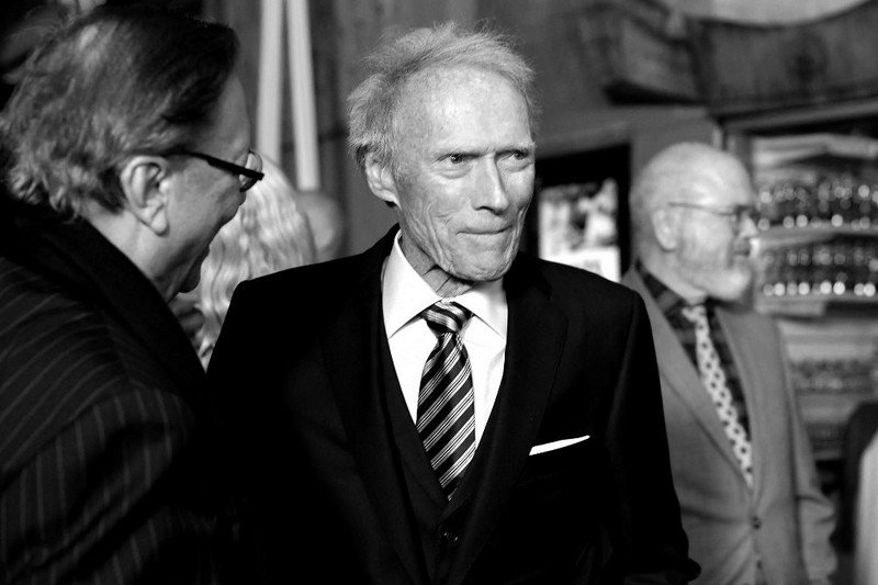 محطات ومشاهد وذكريات .. “كلينت إيستوود” في مطار نيويورك