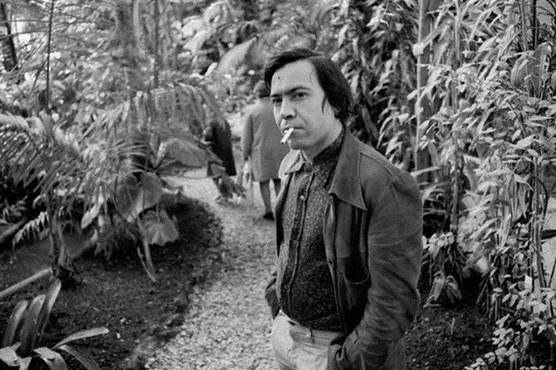 محمد خير الدين .. صاحب المشراط يفتح جراحات المغرب بلغة قاسية