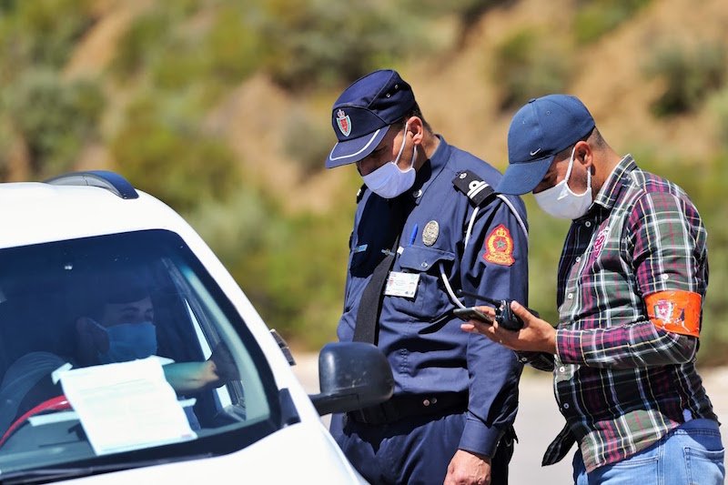 هل تعتمد السلطات على “شهادة التلقيح” عوض ورقة التنقل الاستثنائية؟