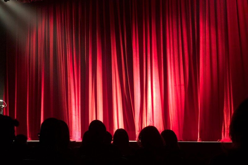 وزارة الثقافة تخلد اليوم الوطني للمسرح عن بعد‎