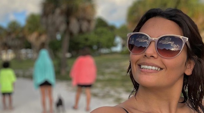 أمل الشهراني تثير الجدل بردها على احد منتقديها.. “انت في عصر محمد بن سلمان تمشي وانت ساكت”