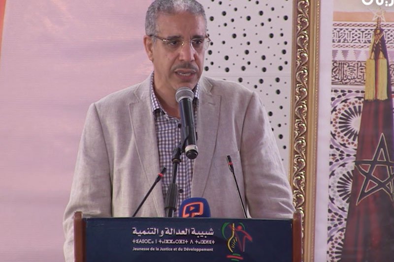 الرباح .. السياسة والاسترزاق