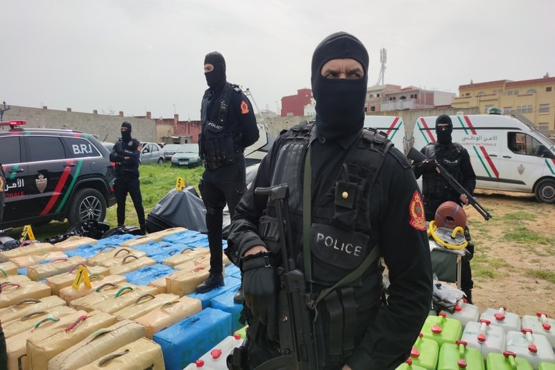 تفكيك شبكة تهريب دولي للمخدرات بالفنيدق