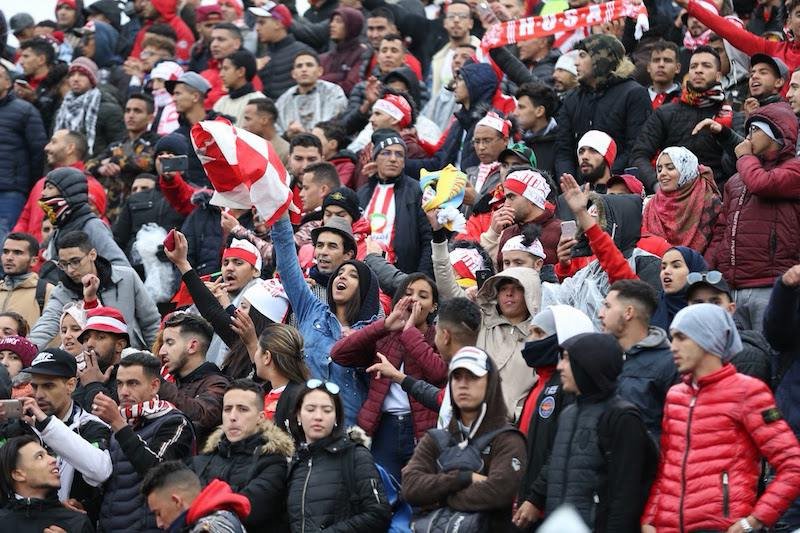 جماهير الحسنية تنتفض أمام اللاعبين قبل لقاء الوداد