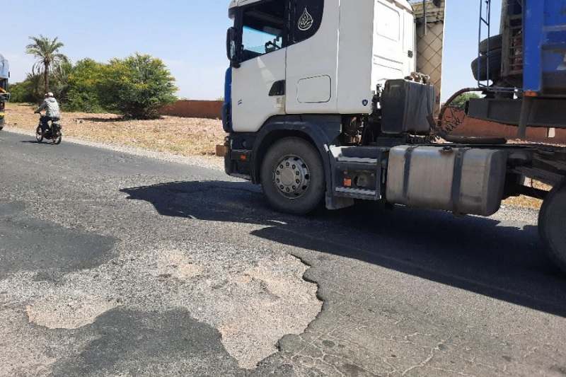 حفر تهدد مستعملي طريق وطنية قرب مراكش