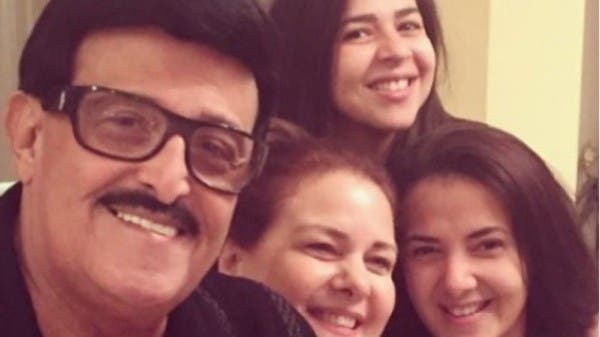 شاهد.. صورة جديدة تجمع سمير غانم مع عائلته