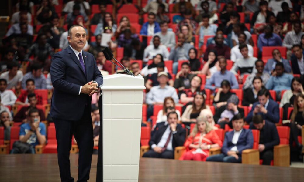 في يوم الأب.. شاهد كيف احتفل وزير الخارجية التركي مع والده