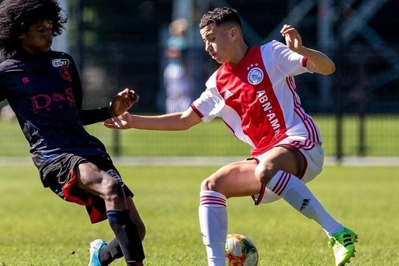 لاعب أجاكس الشاهد يلبي نداء المنتخب المغربي