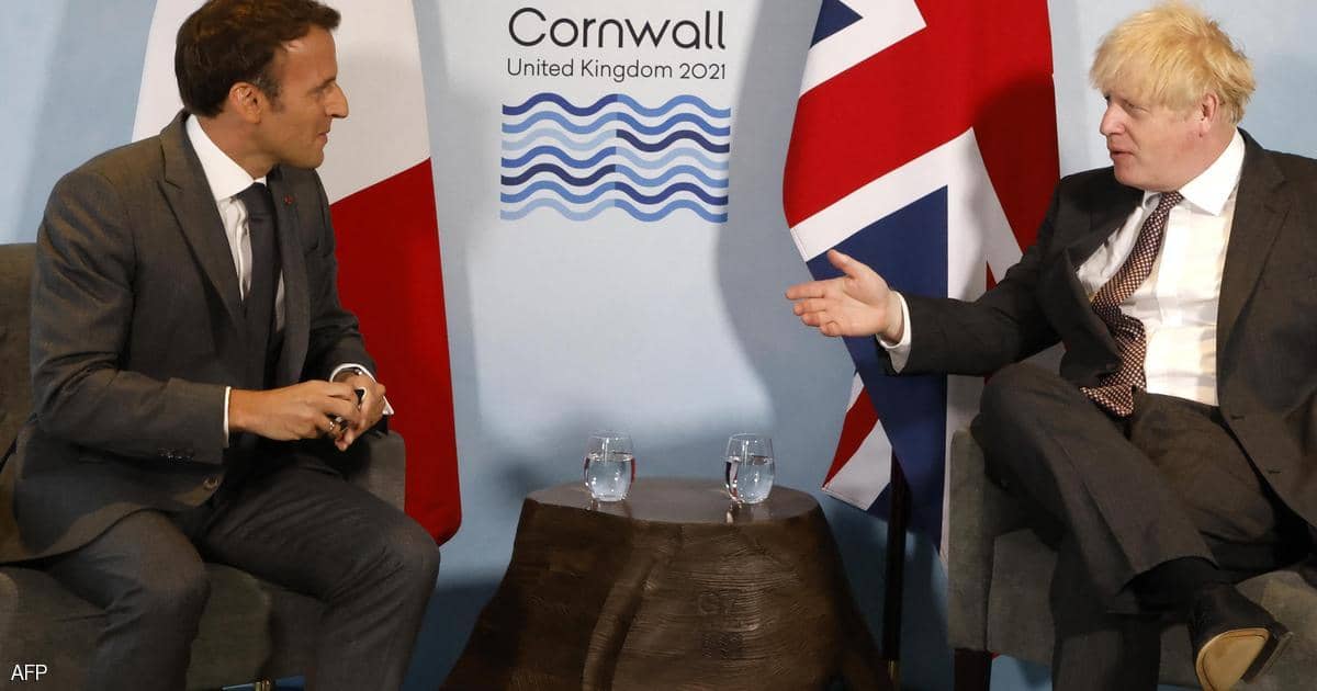 ماكرون يطلب من جونسون “الالتزام بموعد بريكست”