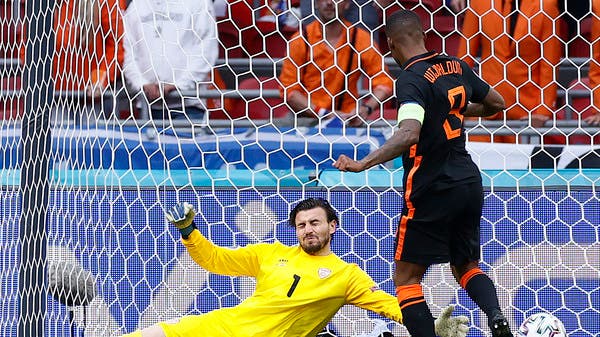 هولندا تهزم مقدونيا وتتأهل بالعلامة الكاملة