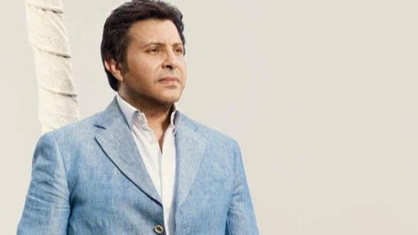 أزمة صحية مفاجئة.. فيديو لهاني شاكر من المستشفى