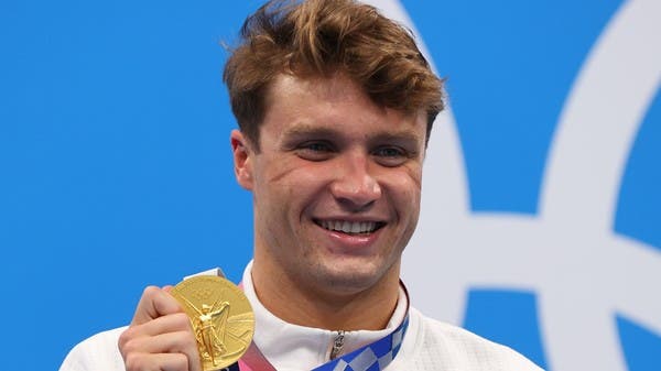 السباح الأميركي فينكه يتوج بذهبية 800 متر حرة