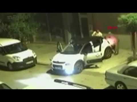 بالفيديو شجار بين أخوة بمنتصف الطريق في إسطنبول