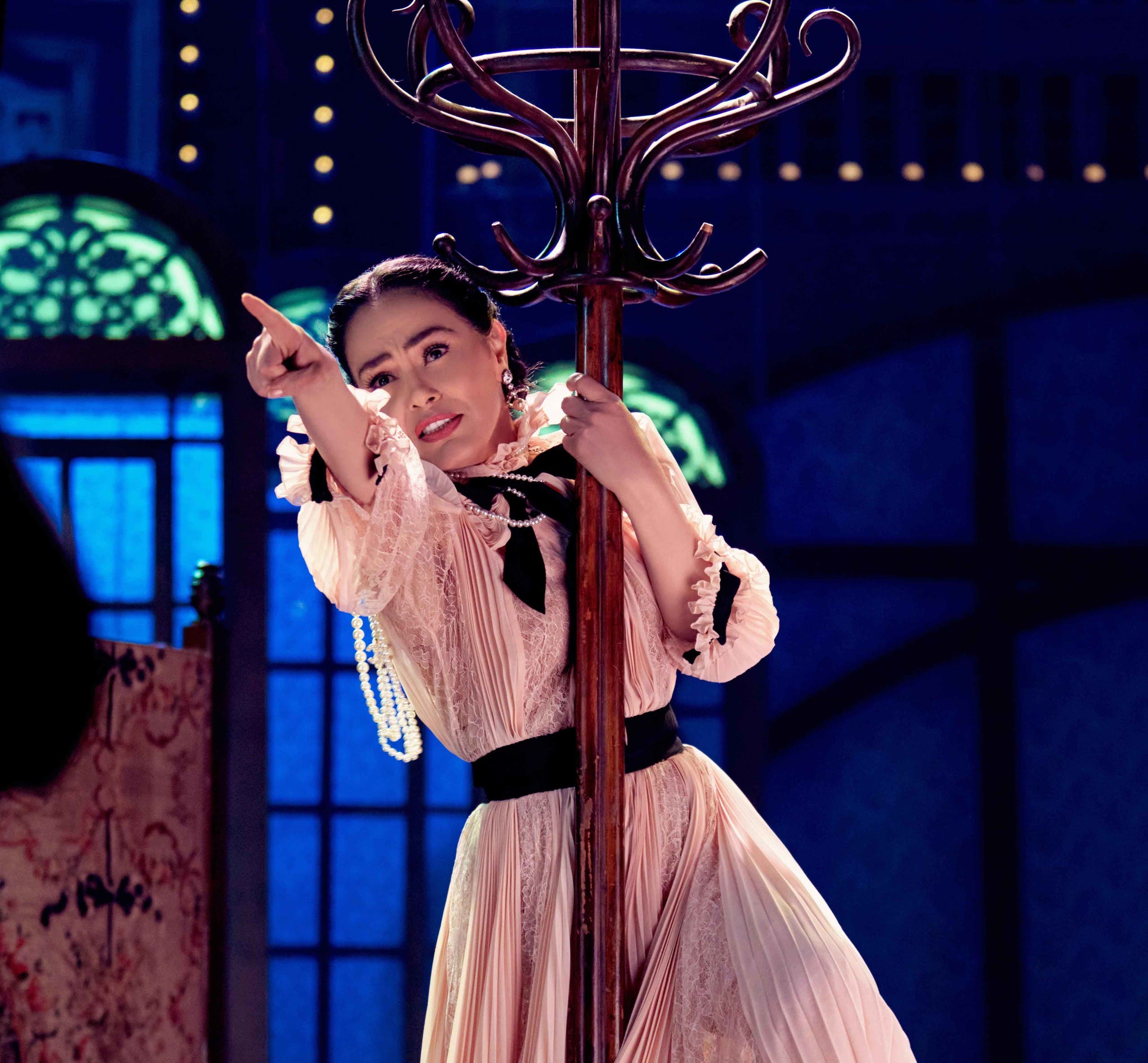 بعد 30 عاماً من الغياب.. شريهان تعود للمسرح بهذا العمل