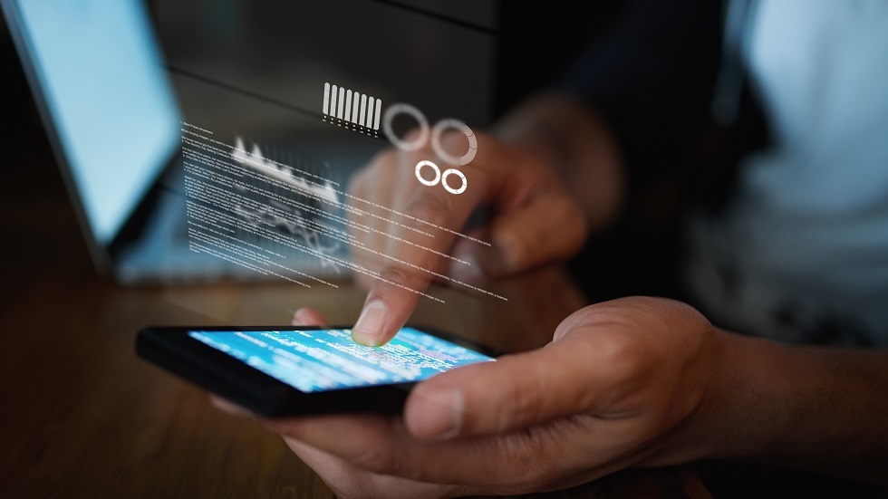 فضيحة تهز العالم.. ما هو برنامج “بيغاسوس” للتجسس وكيف يخترق هاتفك؟