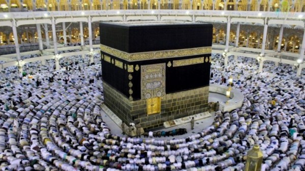 هل يجوز للمرأة الحج مع مجموعة نساء؟ ومتى يسقط المحرم عن المرأة