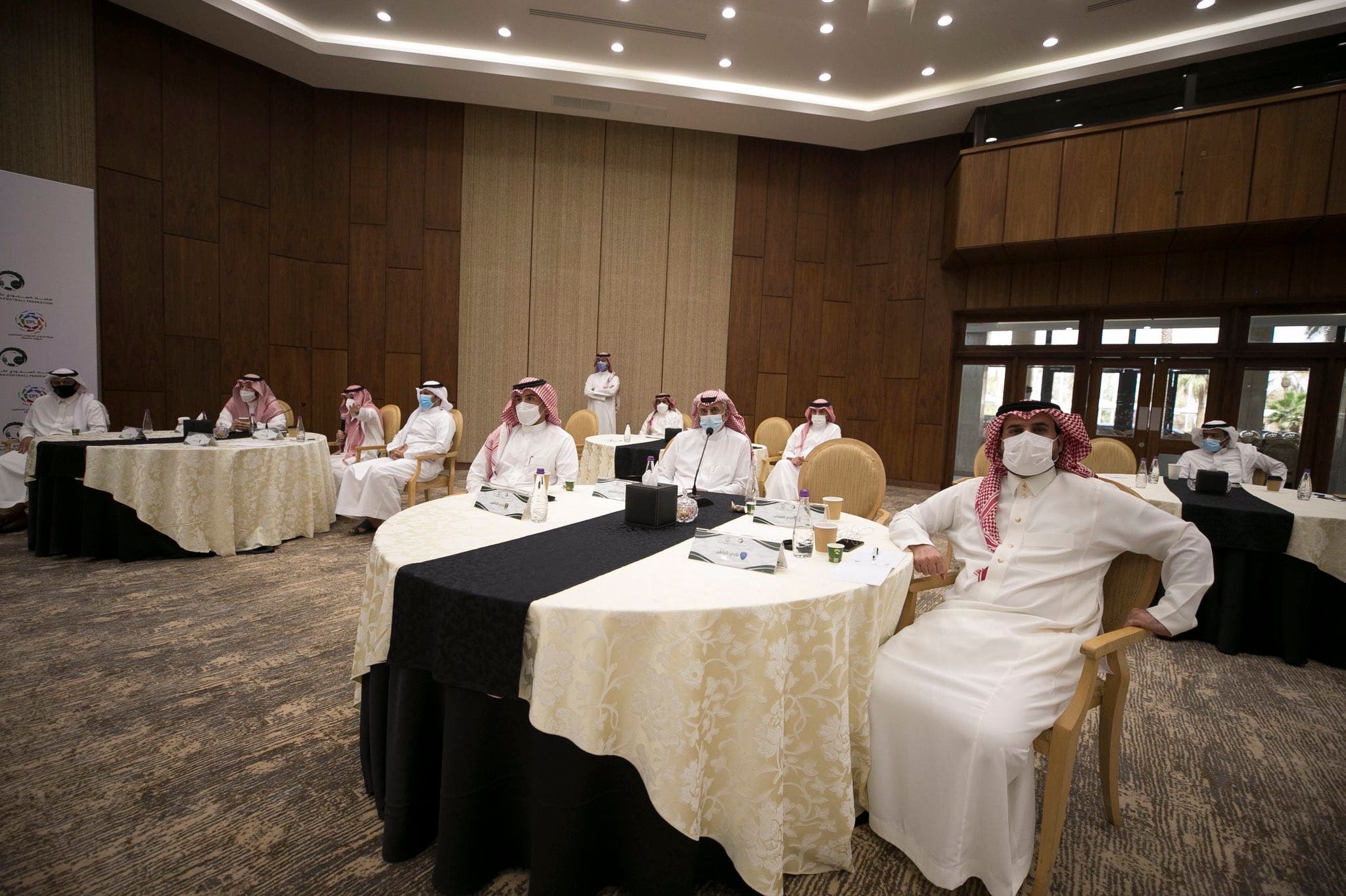 وزير الرياضة يناقش استعدادات أندية دوري المحترفين