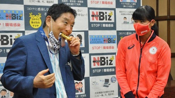 استبدال ميدالية ذهبية “مقضومة” بسبب رئيس بلدية