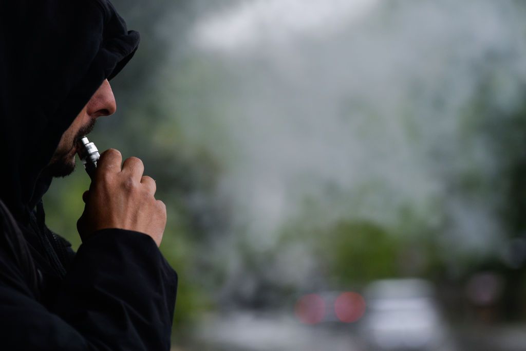 السجائر الإلكترونية تعرض المدخن لخطر الإصابة بأمراض القلب (دراسة)