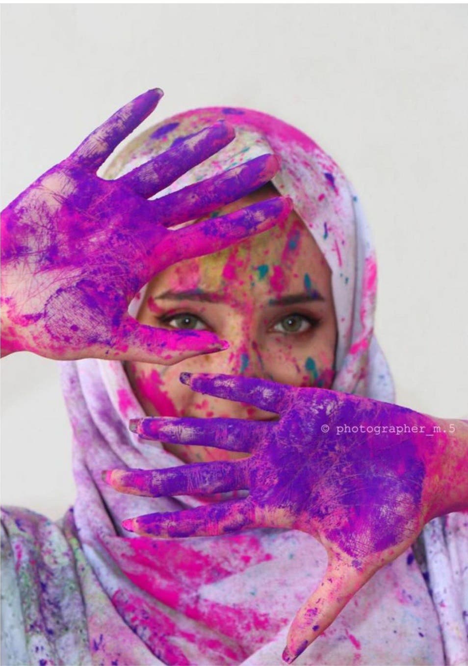 “العربية.نت” تروي قصص مبدعات يمنيات يتحدين وجع الحرب بالفن