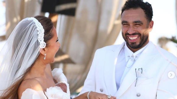 بالأبيض.. نيللي كريم تتألق في حفل زفافها على لاعب الإسكواش