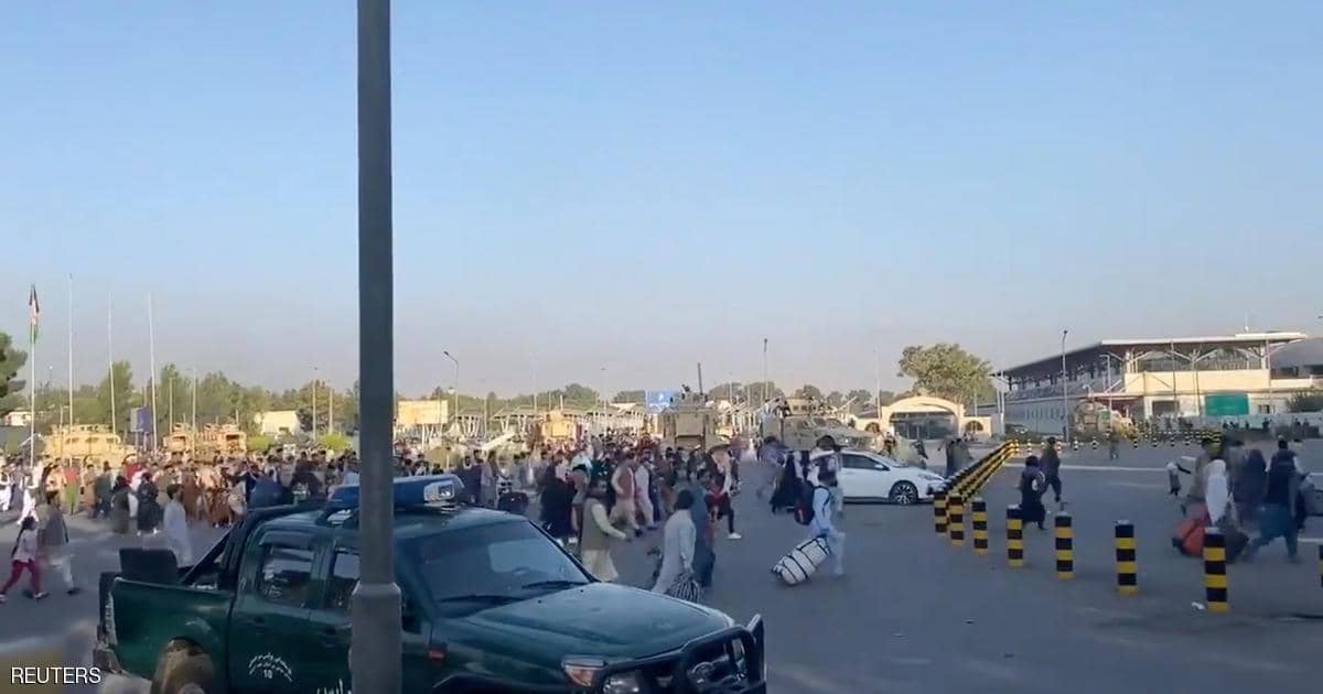 جنود أميركيون بمطار كابل يطلقون النار لإبعاد مدنيين أفغان