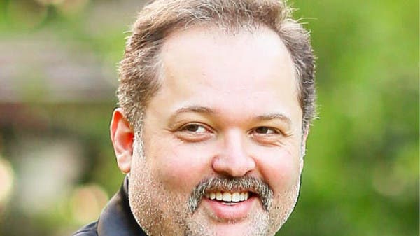 رد المفاجأة بمفاجأة.. نجل محمود عبد العزيز يحتفل مع خطيبته