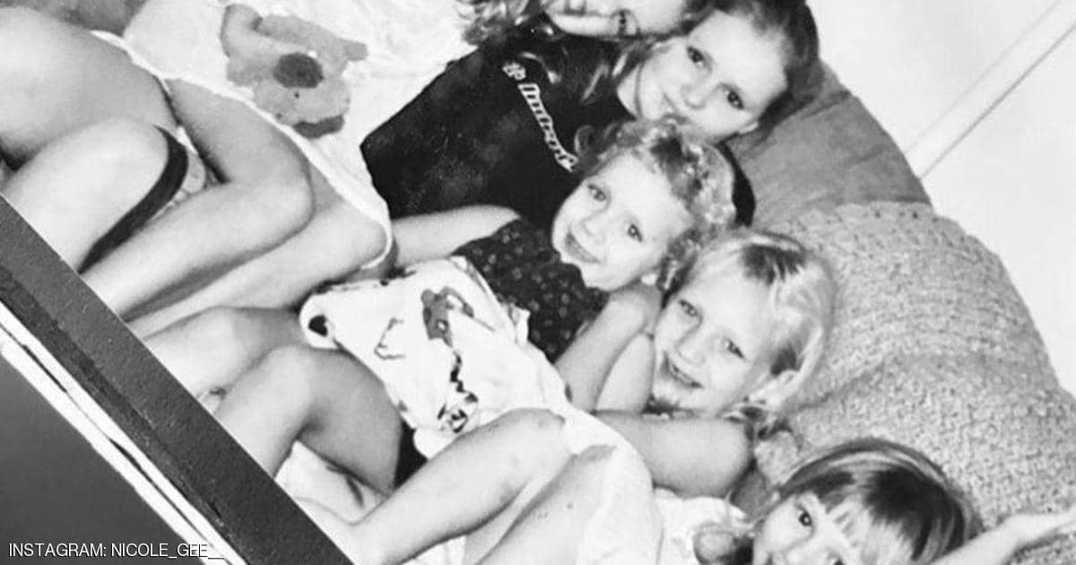 موجة تفاعل شعبي بعد صور المجندة الأميركية مع الأفغان