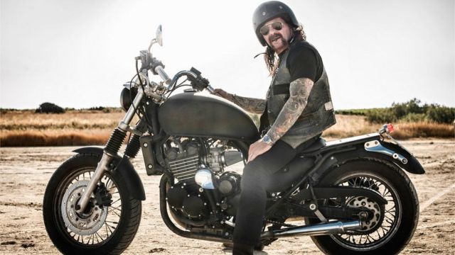 آي فون: أبل تحذر مستخدمي هاتفها من اهتزازات الدراجات النارية القوية التي قد تتلف كاميرا الهاتف