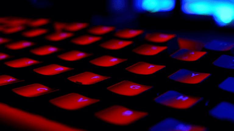 الملايين من مستخدمي “أندرويد” و”ويندوز” و”آيفون” قد يفقدون الوصول إلى الإنترنت خلال أيام قليلة!